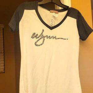 NWT- Wynn vneck tee